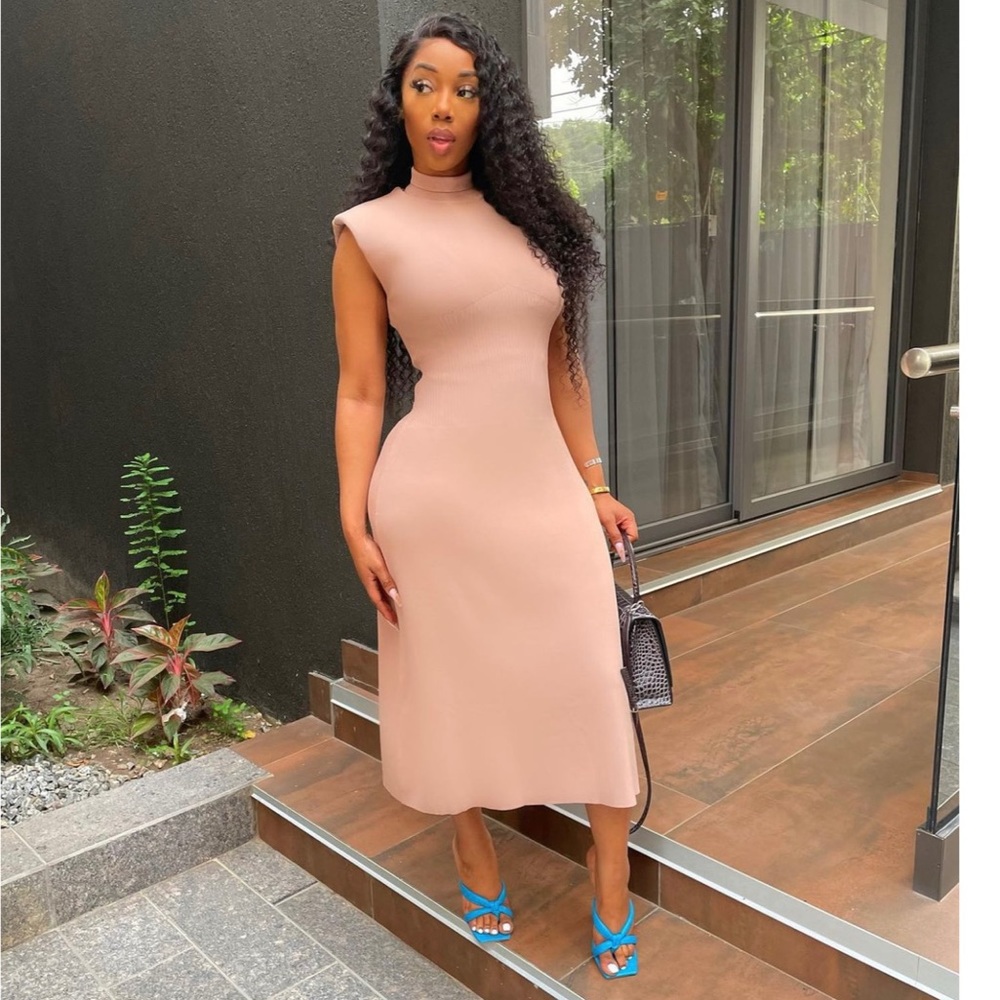 💗 Blogger Fave Zara Nude Beige Pink Knit Dress with Shoulder Pads 💗